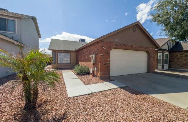 1319 W Straford Dr Gallery 2