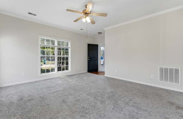 2033 Queens Ct Gallery 2