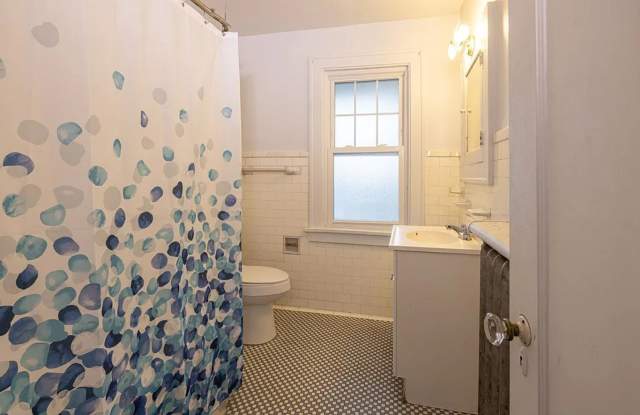 2296 South Overlook Road Gallery 2