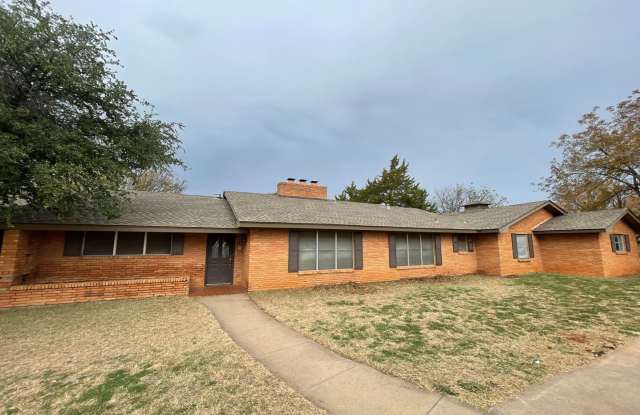 Spacious 3 bed, 3 bath home on corner lot! photos photos