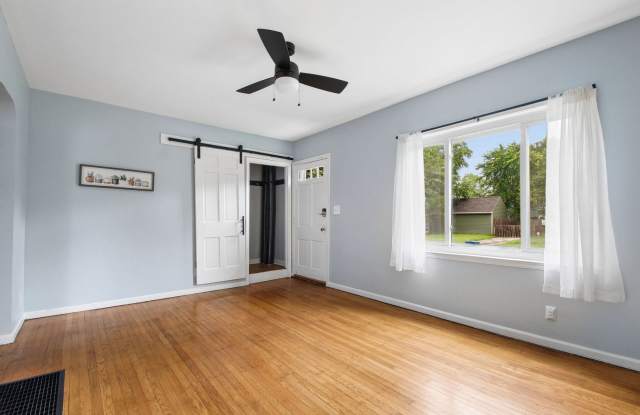 Remodeled Clintonville Cape Cod w/Private Yard & Garage! Gallery 3