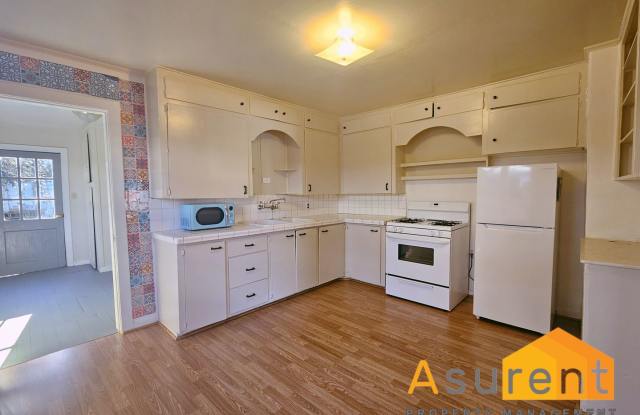 Cute cottage in the Rail Road district in Ashland available Mid-November - 440 B Street, Ashland, OR 97520