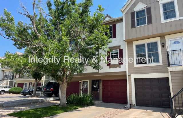 2 Bed/2.5 Bath Townhome, 1102 sq ft, 1811 S Quebec Way #236 photos photos
