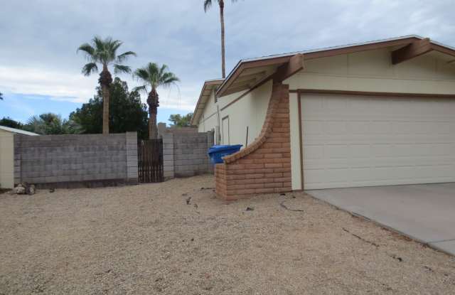 4043 E. Cholla St. Gallery 3