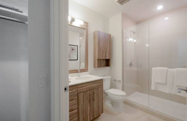 450 E Ohio St Gallery 3