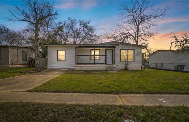 Updated 4-bedroom 2-bathroom home! Housing accepted!! photos photos