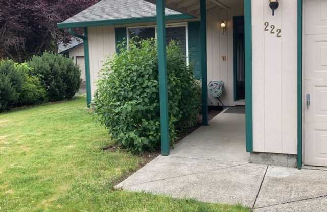 East Vancouver Cutie- Single Level with Huge Yard! photos photos