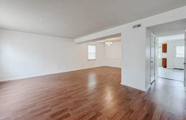 Va. Beach! Renovated and Move-In Ready! 4BR, 2 1/2 BA, 2005 s/f, cul-de-sac, fenced-in yard, Rock Creek Community amenities! Gallery 4