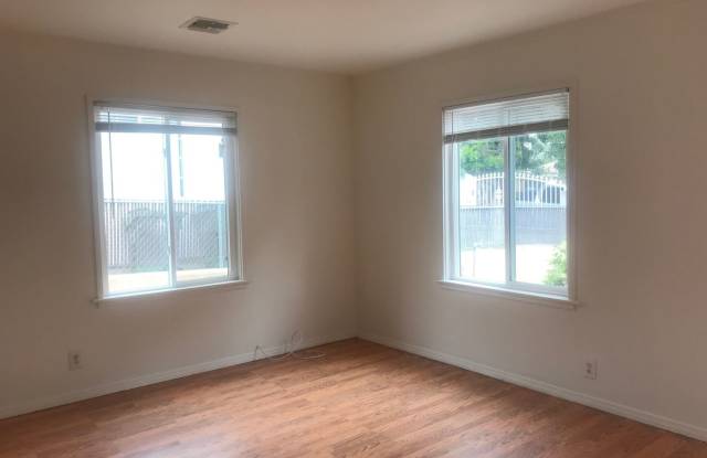 13631 Berg Gallery 3