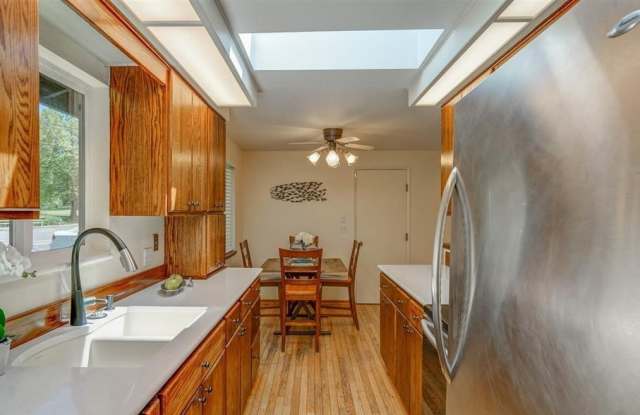 Updated 4 Bedroom with a Huge Shop! Gallery 4