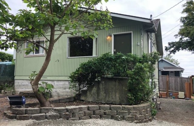 201 N 101st St - 201 North 101st Street, Seattle, WA 98133