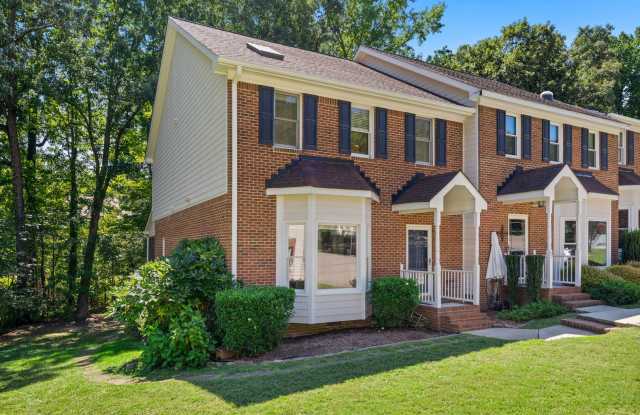 Available NOW! Spacious 3 bedroom home in Woodcroft! photos photos