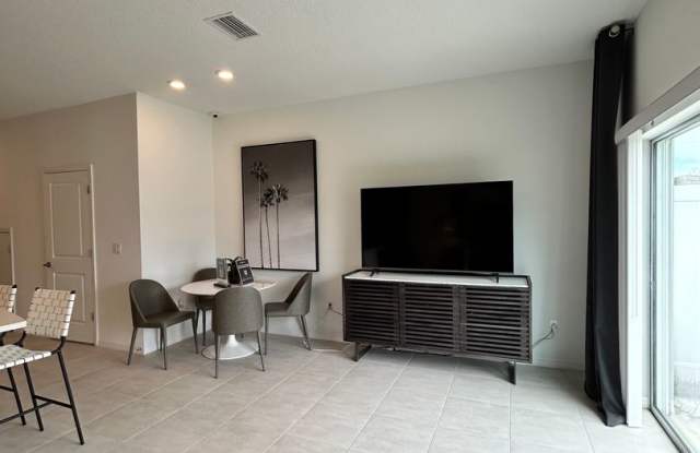 Modern 3BR, 2.5BA Townhome in Nokomis Gallery 3