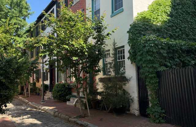 Spectacular 2-Bedroom End of Row Townhome in Fitler Square! Available mid-August! photos photos