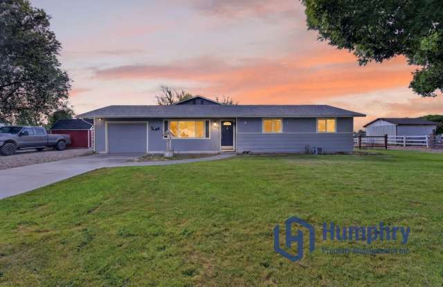 Beautiful home in Kuna on 1 acre Gallery 3
