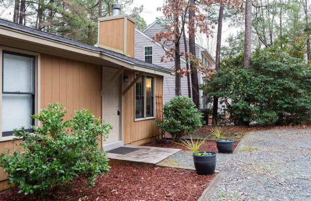 Available early August! One level, 2 bedroom duplex close to Chapel Hill and Durham! Gallery 3