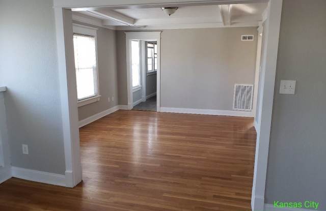 3241 Gillham Rd - Unit 3 Gallery 2
