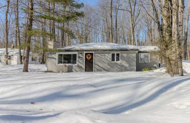 Quiet Cottage in the Trees photos photos