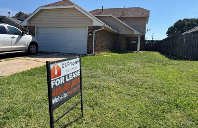 3 bed , 2 full bath, 2 story , Newly updated, with beautiful new countertops, flooring and paint to name a few! This one is ready for move in and easy to show!! photos photos