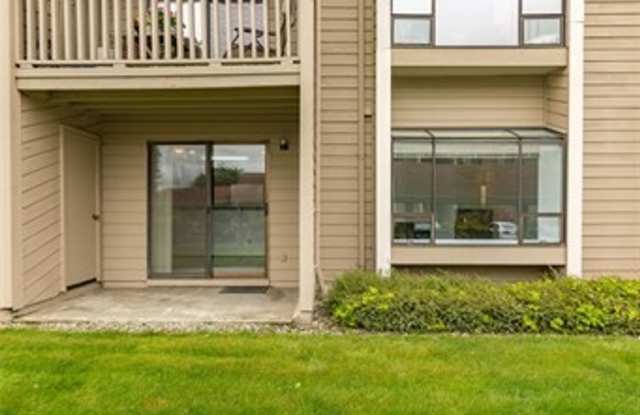 Sunset Ridge beautiful 2 bedrooms 1.5 Bath condo Gallery 3