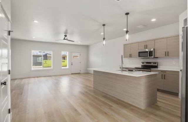 4633 King Ave W photos photos