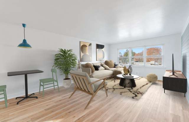 Renovated 1 Bed - 1 Bath Apartment with garage! **HALF OFF 1ST MONTH RENT!** - 219 Parkview Boulevard, Waterloo, IA 50702