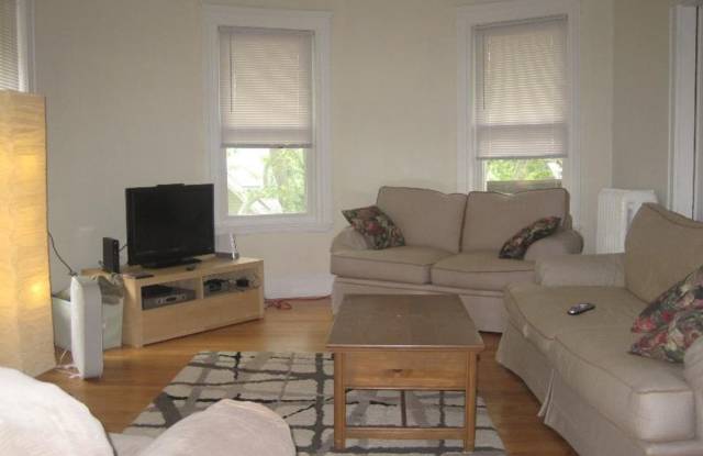 No Broker Fee | Brookline 3 Bed with Parking, Balcony & Heat Included photos photos