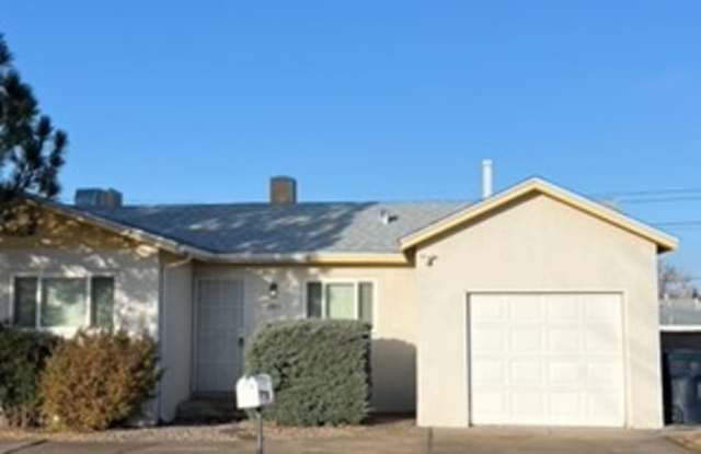 Nice 3 Bedroom 2 Bathroom, 2 Living areas. NE Heights, with plenty of room to roam inside and out photos photos
