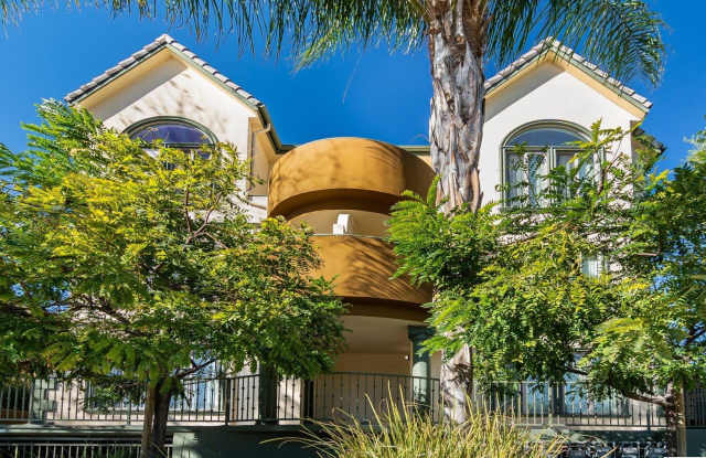 231 E Burbank Boulevard Gallery 2