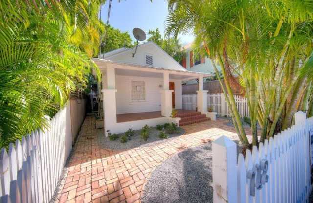 742 Windsor Lane photos photos