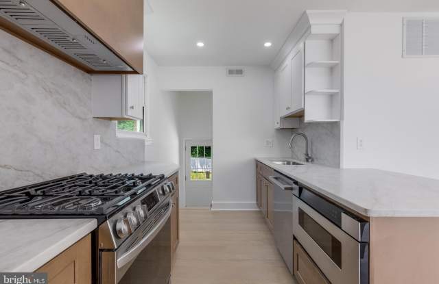 4910 66TH Avenue Gallery 3