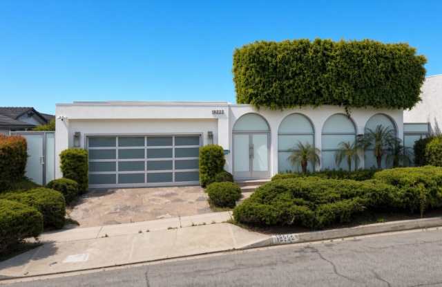 18222 Coastline Drive Gallery 1