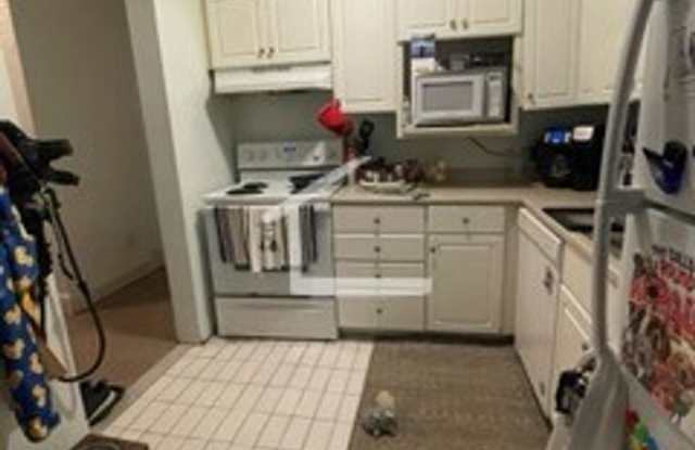 Well kept 2 bed unit in a prime location with a rooftop deck! photos photos
