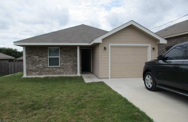 3/2 Brick Home in Lampasas - 1108 East Avenue G, Lampasas, TX 76550