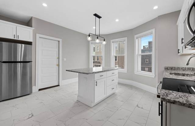 921-923 E Broadway 3 photos photos