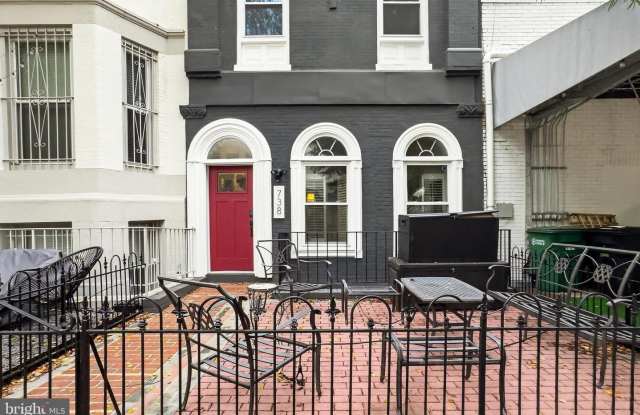 738 11TH ST NE #1 Gallery 3