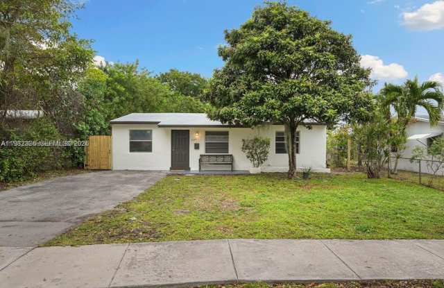 2439 Fletcher St photos photos