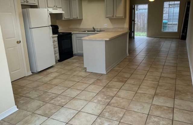 Great Complex in Kenner, 2BD/1.5BA with Off Street Parking photos photos