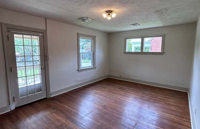 3241 Woodrow Ave photos photos