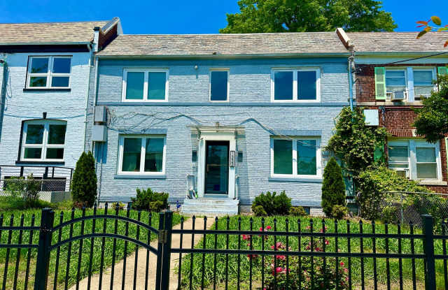 2 Bedroom with Parking and Pets Welcome! photos photos
