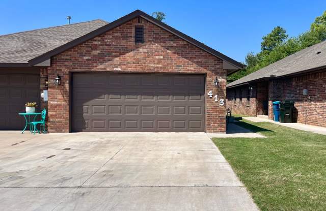 Updated 3 Bedroom 2 Bath Duplex in the Heart of Edmond! - 413 Chalk Hill Court, Edmond, OK 73003