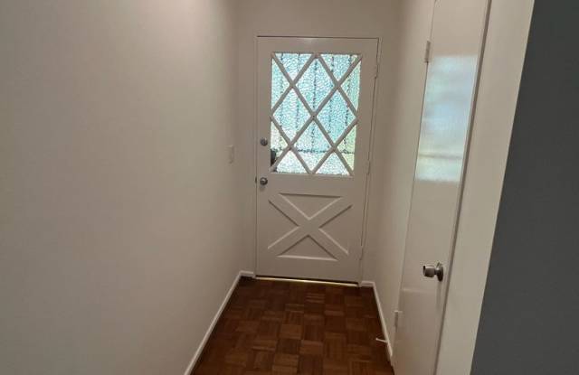Three bedroom home in East Lakewood now ready to rent! Gallery 3