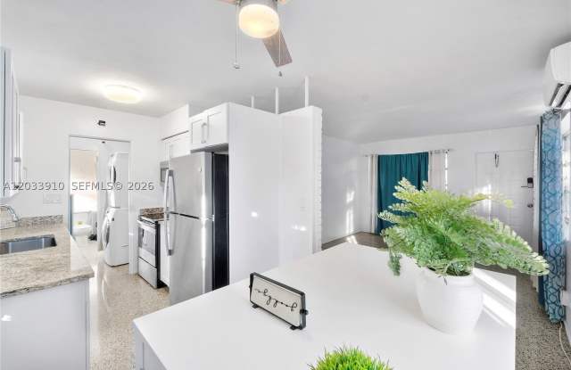 1821 SW 11th Ct Gallery 2