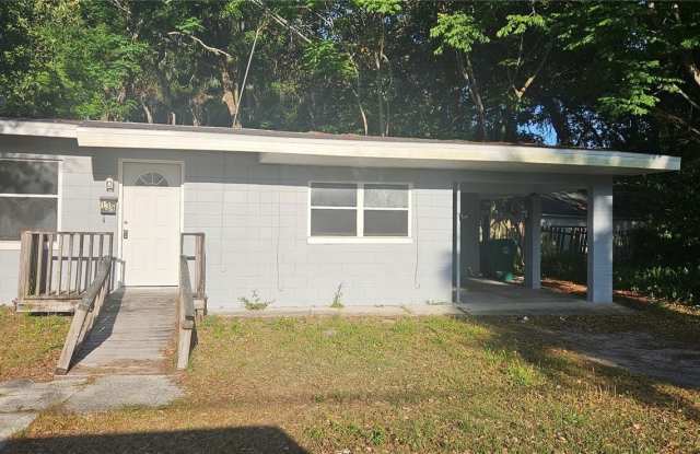 139 N KENTUCKY AVENUE - 139 North Kentucky Avenue, DeLand, FL 32724 139 N KENTUCKY AVENUE - 139 North Kentucky Avenue, DeLand, FL 32724