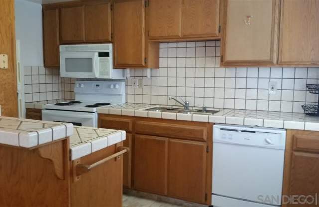 737 Island Court Gallery 4