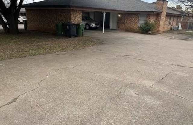 2725 Petersburg Drive - 2725 Petersburg Drive, Arlington, TX 76014