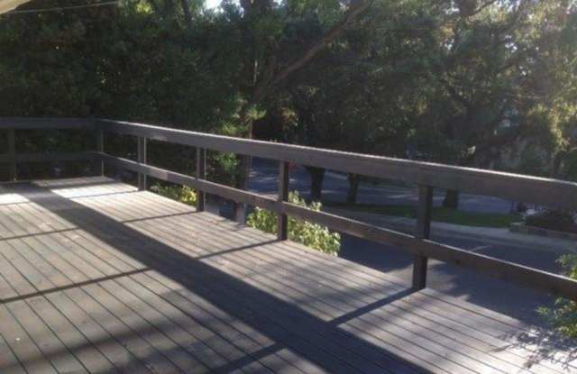 MODESTO: $2375 3 bedroom in Dry Creek area, great patio * - 205 Loma Vista Way, Modesto, CA 95354