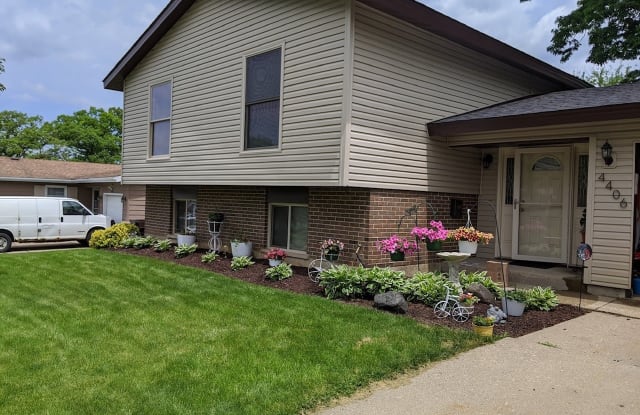 4406 Ashley Drive - 4406 Ashley Drive, McHenry, IL 60050