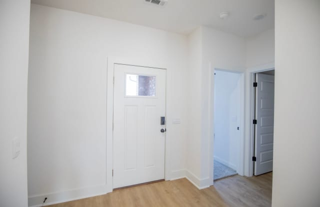***136 S. Broyles Avenue*** Gallery 3