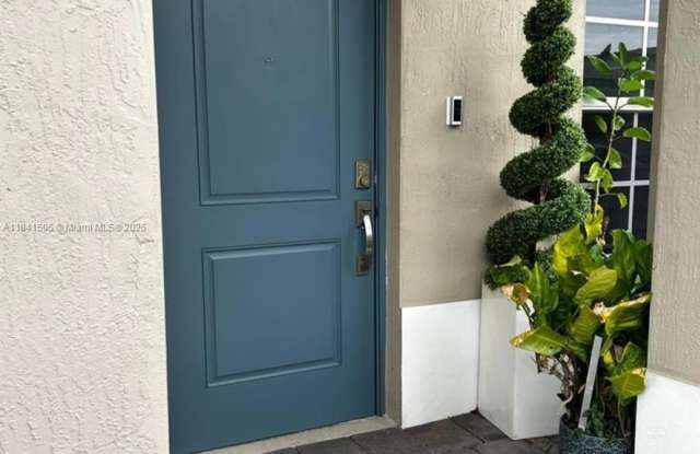 489 NE 5th Pl photos photos